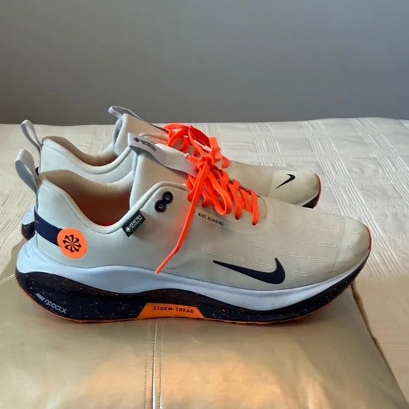 Nike Men’s White Sneakers with Neon Orange Laces - Picture 6 of 16